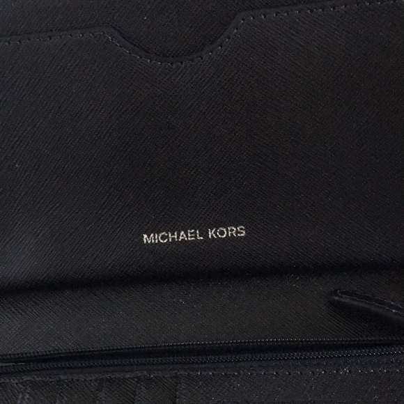 Michael Kors Wallet - Picture 4 of 5
